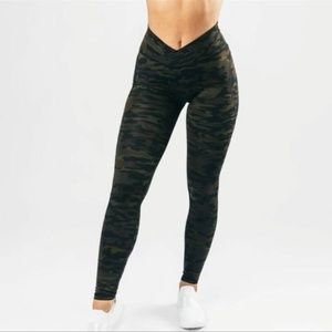 ALPHALETE Women’s Surface Pocket Leggings